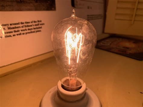 thomas edison incandescent light bulb | Decoratingspecial.com