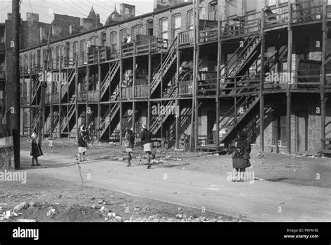 Chicago south side ghetto Black and White Stock Photos & Images - Alamy