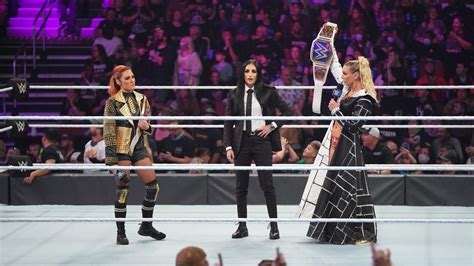 Charlotte Flair & Becky Lynch Have Interesting Interaction After WWE Dark Match (VIDEO ...