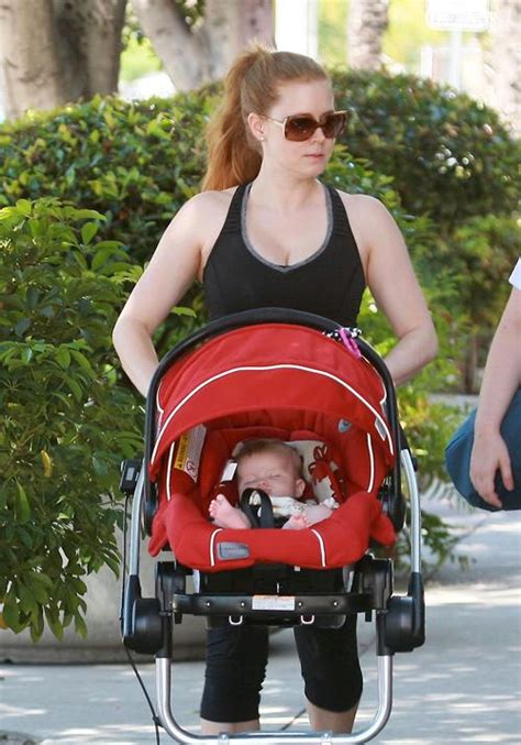 Amy Adams & Aviana Stroll Through Studio City