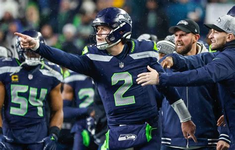 Drew Lock, Seahawks pull off wild comeback vs. Eagles to snap losing streak | The Seattle Times