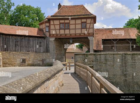 Historic city walls at Roedertor, Rothenburg ob der Tauber, Bavaria Stock Photo - Alamy