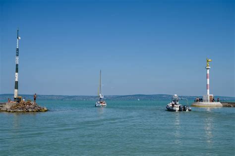 A Balaton nem uszoda! – A biztonságos fürdőzés alapszabályai - Startlap Utazás