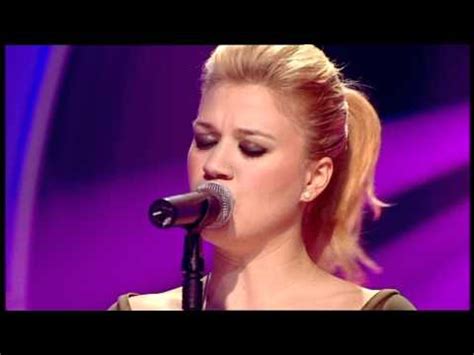 Kelly Clarkson - Because of you (Live) - YouTube