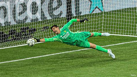 BEKIJK: De fenomenale saves van Thibaut Courtois in de finale | sporza