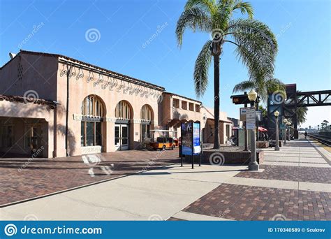 The Fullerton Train Station in the Downton Area Town Editorial Stock ...