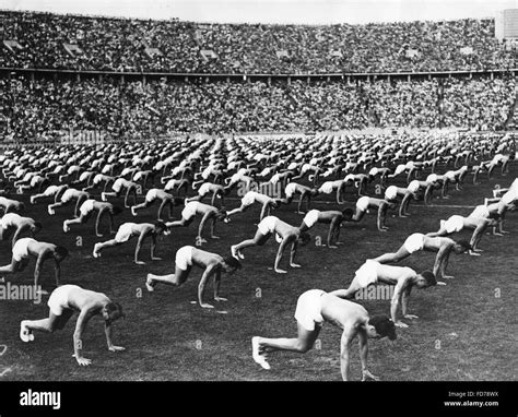 Gymnastics presentation at the Berlin Olympic Stadium, 1936 Stock Photo - Alamy