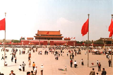 Tiananmen_Square,_Beijing,_China_1988_(1) – Novasia