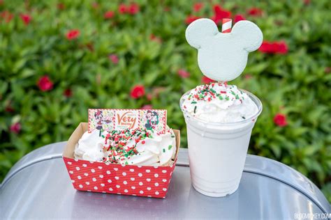 REVIEW: Christmas Cookie Shake and Sundae at Auntie Gravity's Galactic Goodies in Magic Kingdom