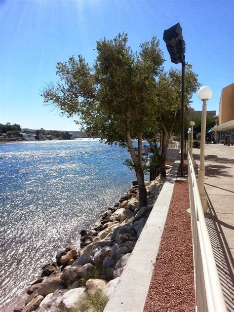 Laughlin Buzz: Laughlin RiverWalk: The River Palms