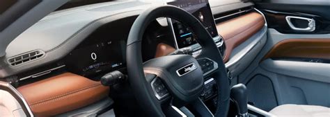 Explore the 2023 Jeep Compass Interior | Gulfgate Dodge Chrysler Jeep Ram