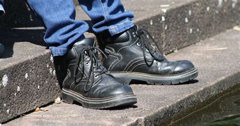 Where and When To Wear Steel Toe Shoes - SafeWork Insider