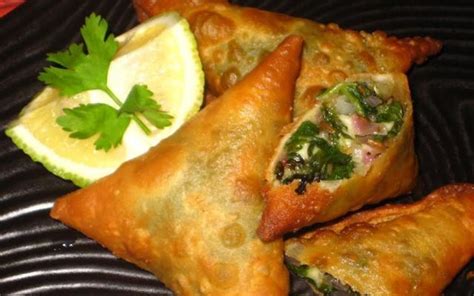 Prima Pagina | Spinach and feta, Samboosa recipe, Samosa recipe