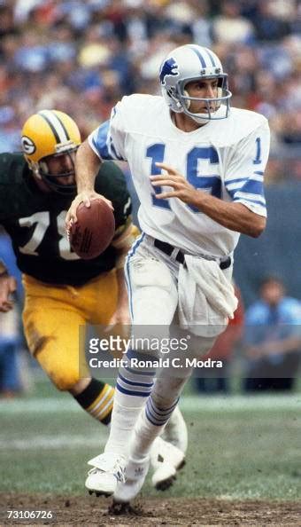 Quarterback Gary Danielson of the Detroit Lions scrambles in a game ...