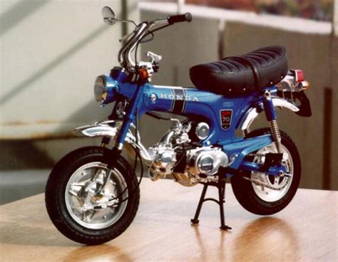 Honda Honda ST 70 DAX - Moto.ZombDrive.COM