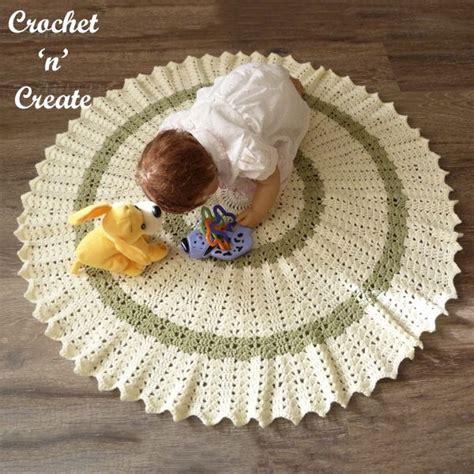 Free circular crochet blanket pattern, this beautiful pattern is worked in a shell stitch and is ...