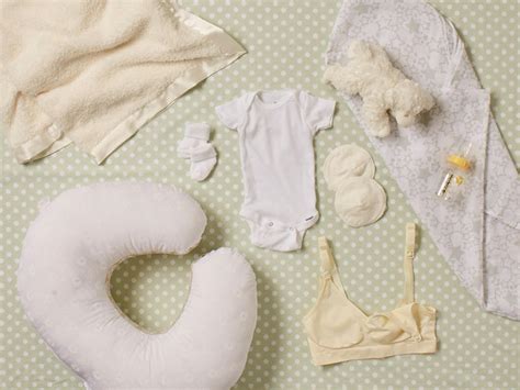 Baby clothes for the first six weeks | BabyCenter