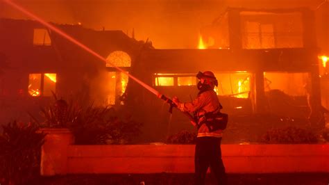 Los Angeles: Millionaire mansions burn in Laguna Niguel fire | US News ...