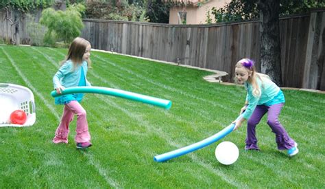 Jeux extérieurs | Ma Famille Mon Chaos | Outdoor games for kids, Summer outdoor games, Outdoor ...