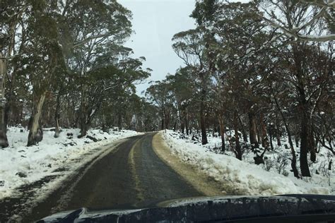 Snow driving tips for snow and icy conditions - Motoring Minute