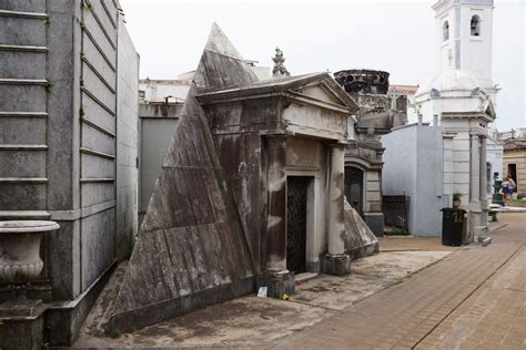 Recoleta Cemetery, Buenos Aires | Cemeteries, Yard art, Monument