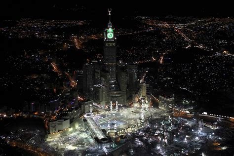 Abraj Al-Bait Clock Tower | Makkah, Makkah tower, Mecca tower