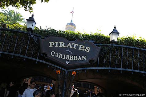 Pirates of the Caribbean Boat Sinks in Disneyland