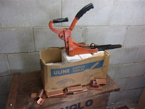 Carton Closing Company Clincher Box Stapler Machine , Manual Operated W STAPLES