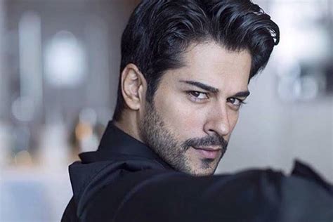 10 fotografías que prueban el actor turco, Burak Özçivit, es el hombre perfecto | Nueva Mujer