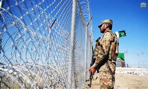 In pictures: Pak-Afghan border fencing in progress - Daily Times