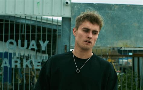 Listen to Sam Fender's new acoustic version of 'Seventeen Going Under'