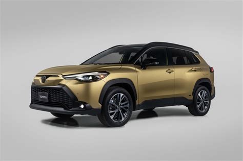 REVEALED: First-Ever 2023 Toyota Corolla Cross Hybrid (2022)