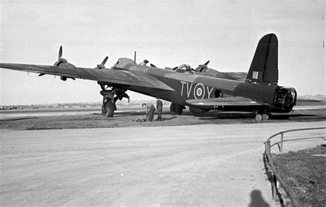 Lost Gallery: AAF at Bassingbourn - Short Stirling Bomber