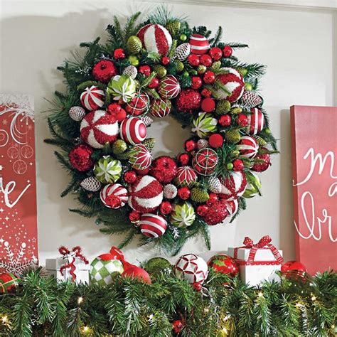 44 Beautiful Christmas Wreaths Decor Ideas You Should Copy Now - PIMPHOMEE