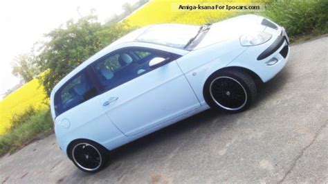 2006 Lancia Y 1.2 16v alloy wheels and great paint color - Car Photo and Specs