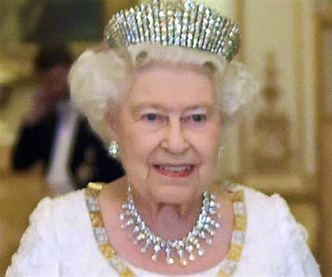 Queen Elizabeth II Biography - Childhood, Life Achievements & Timeline