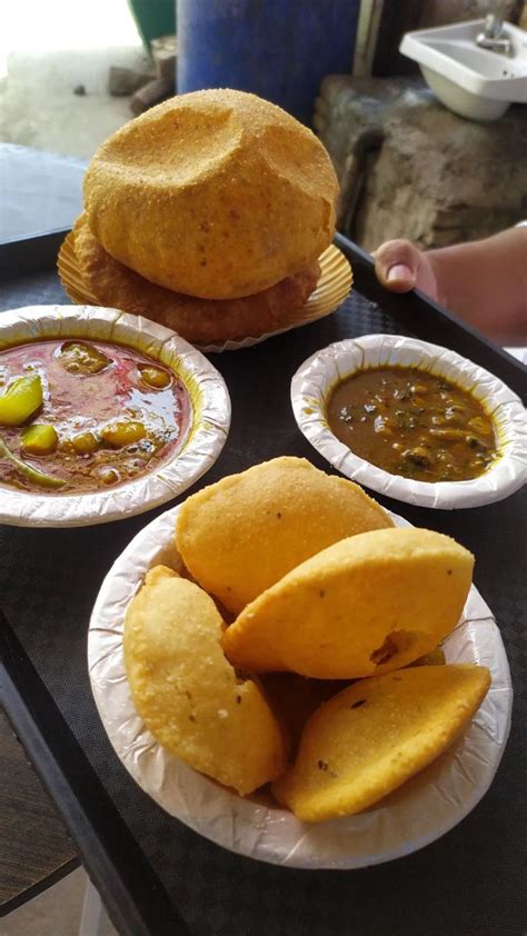 Bedami Puri aur Nagori Halwa | Vegetarian fast food, Food snapchat, Snap food