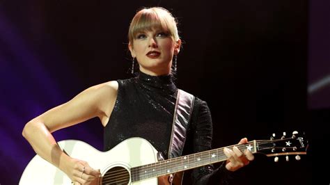 Taylor Swift Fans Crash Ticketmaster Site for Eras Tour Presale