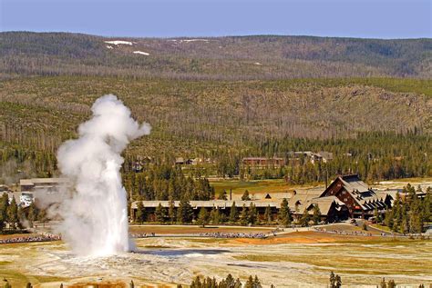 Summer Lodges | Yellowstone National Park Lodges