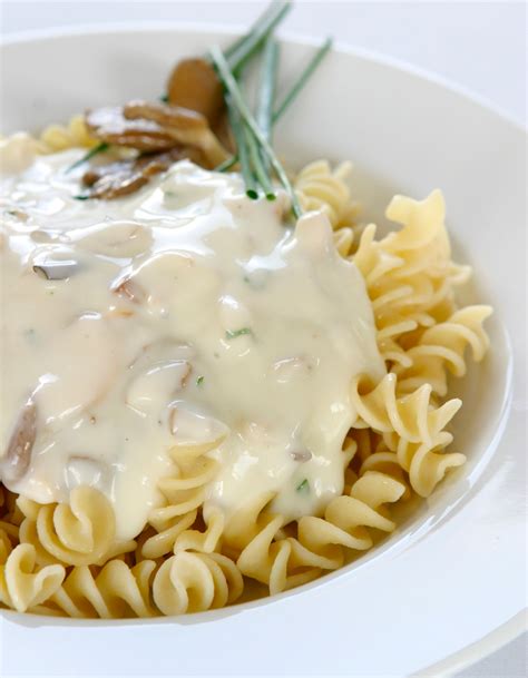 Sauce aux champignons et crème fraîche pour 2 personnes - Recettes Elle à Table