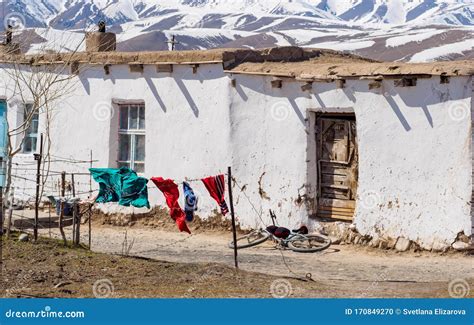 Housing of the Kyrgyz Village of Sary-Mogol Stock Photo - Image of life, peak: 170849270