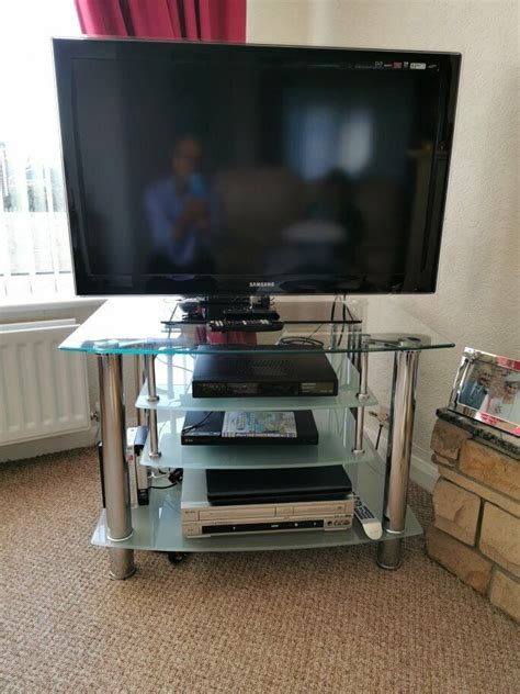 SAMSUNG 40 INCH TV WITH STAND | in Blyth, Northumberland | Gumtree