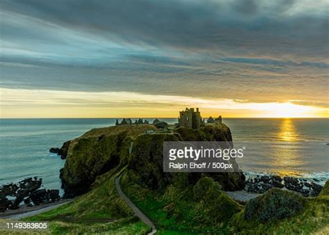 Dunnottar Castle Sunrise High-Res Stock Photo - Getty Images