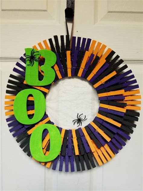 Halloween clothespin wreath | Toilet paper crafts, Clothes pin wreath, Halloween clothespin