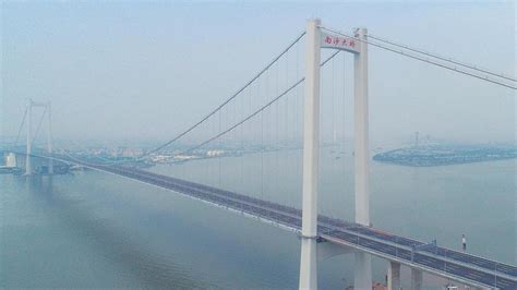 New mega bridge opens to traffic in southern China - YouTube