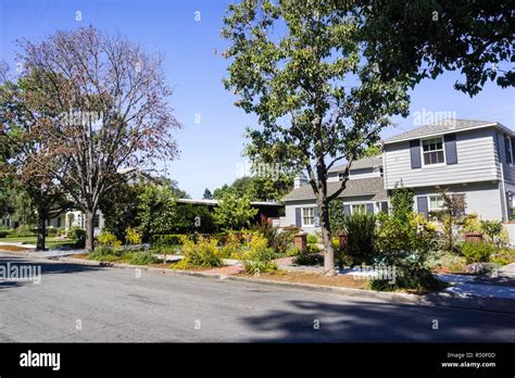 Landscape in the Rose Garden residential neighborhood of San Jose ...