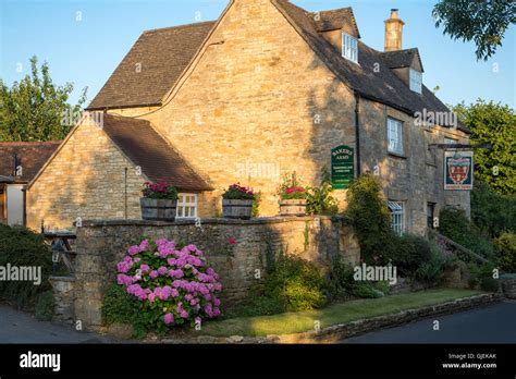 Evening sunlight on the Bakers Arms Inn and Pub, Broad Campden, Gloucestershire, England Stock ...