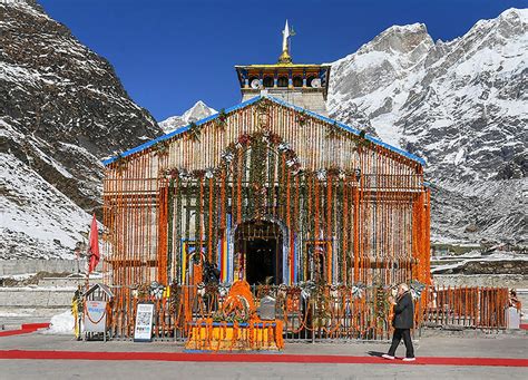 Modi in Kedarnath: Offers Prayers, Reviews the Reconstruction - News18