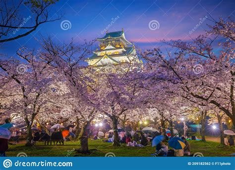 Twilight at Osaka Castle during Cherry Blossoms Season Editorial ...