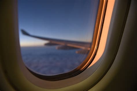 Why are the windows of airplanes always of a rounded shape? - ONEjive.com